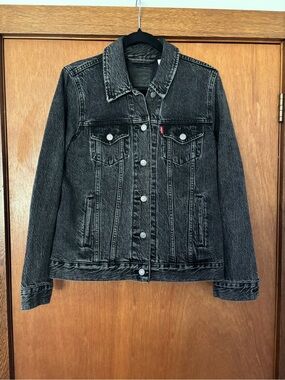 Levi’s ex-boyfriend jacket size medium